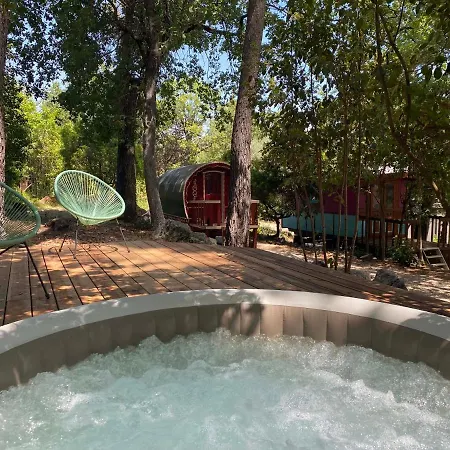 Les Roulottes De Bayama - Insolite Avec Jacuzzi Lodge *