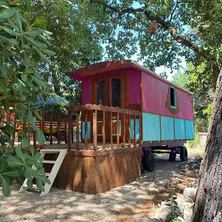 Les Roulottes De Bayama - Insolite Avec Jacuzzi Lodge